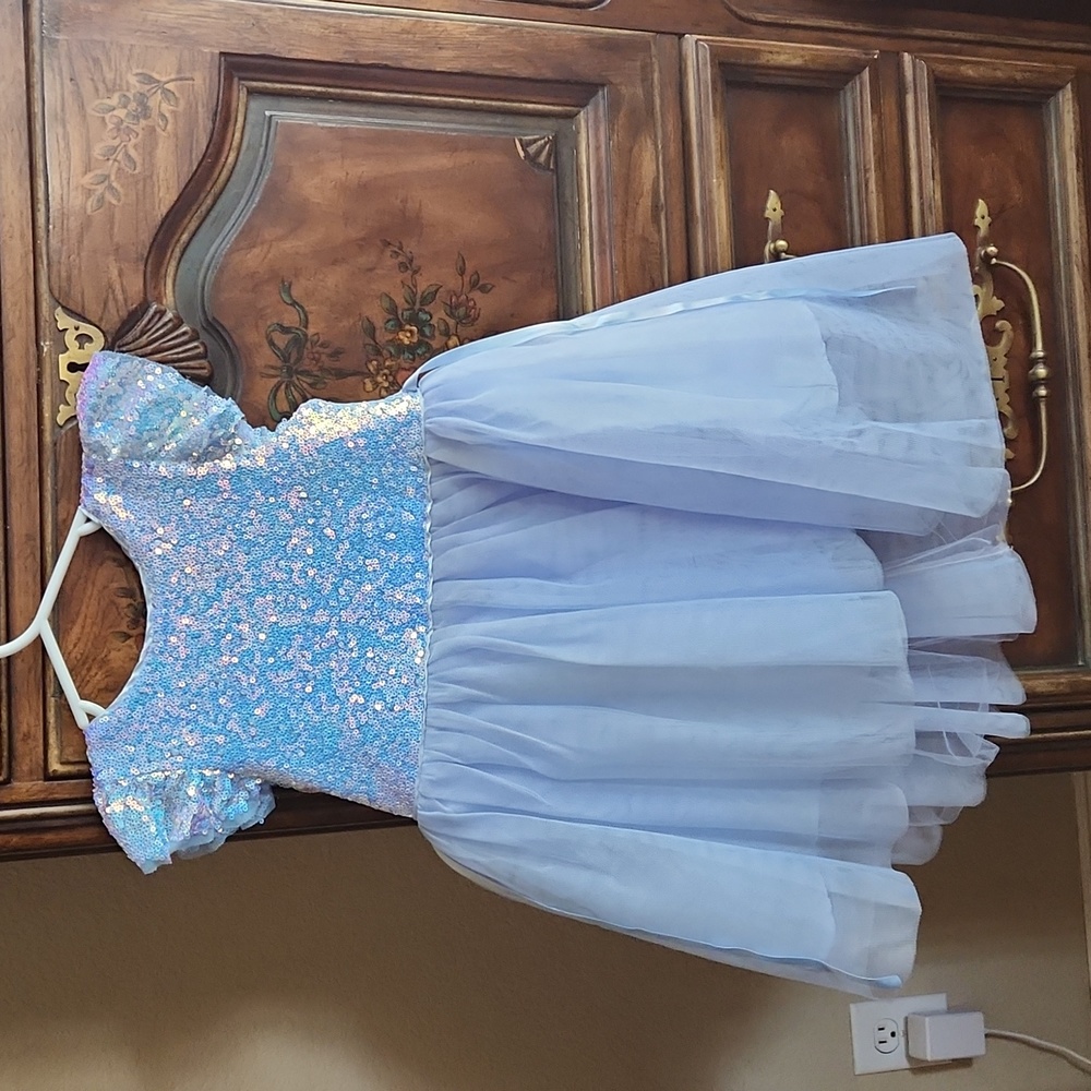 Zunie 3T sequin blue gown